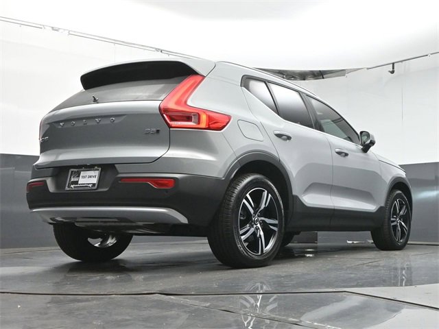 Used 2025 Volvo XC40 B5 Core image 39