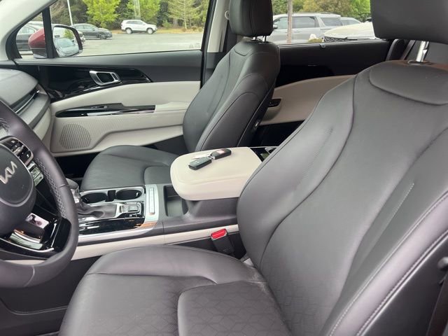 Certified 2024 Kia Carnival EX image 7