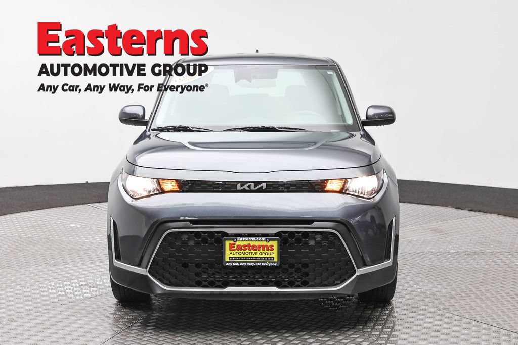 Used 2023 Kia Soul LX w/ LX Technology Package FWD image 2