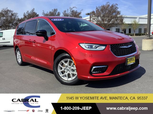 Used 2025 Chrysler Pacifica Select image 1
