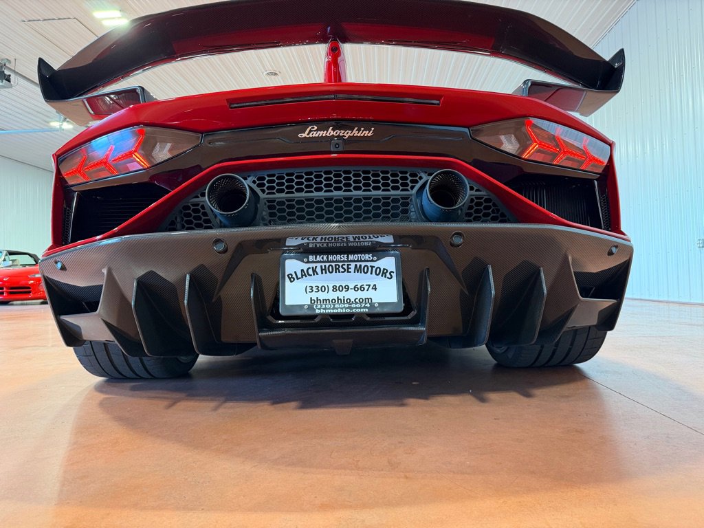 Used 2019 Lamborghini Aventador SVJ image 12