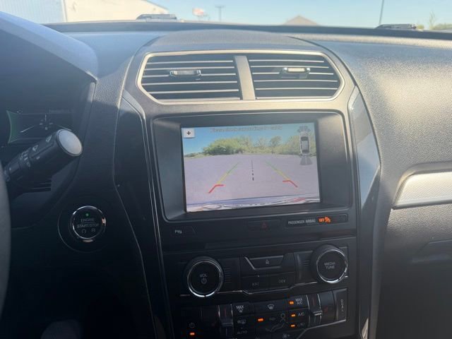 Used 2018 Ford Explorer XLT w/ Equipment Group 202A FWD image 13