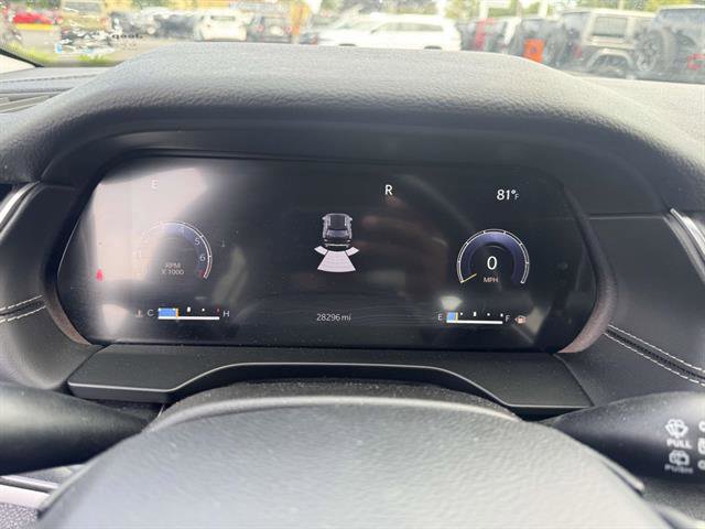 Used 2022 Jeep Grand Cherokee Laredo w/ Luxury Tech Group I image 17