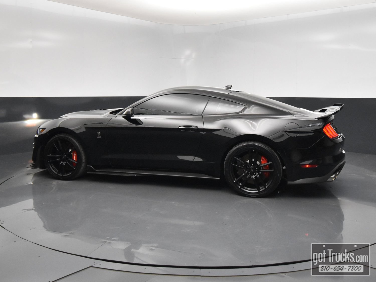 Used 2022 Ford Mustang Shelby GT500 w/ Technology Package RWD image 3