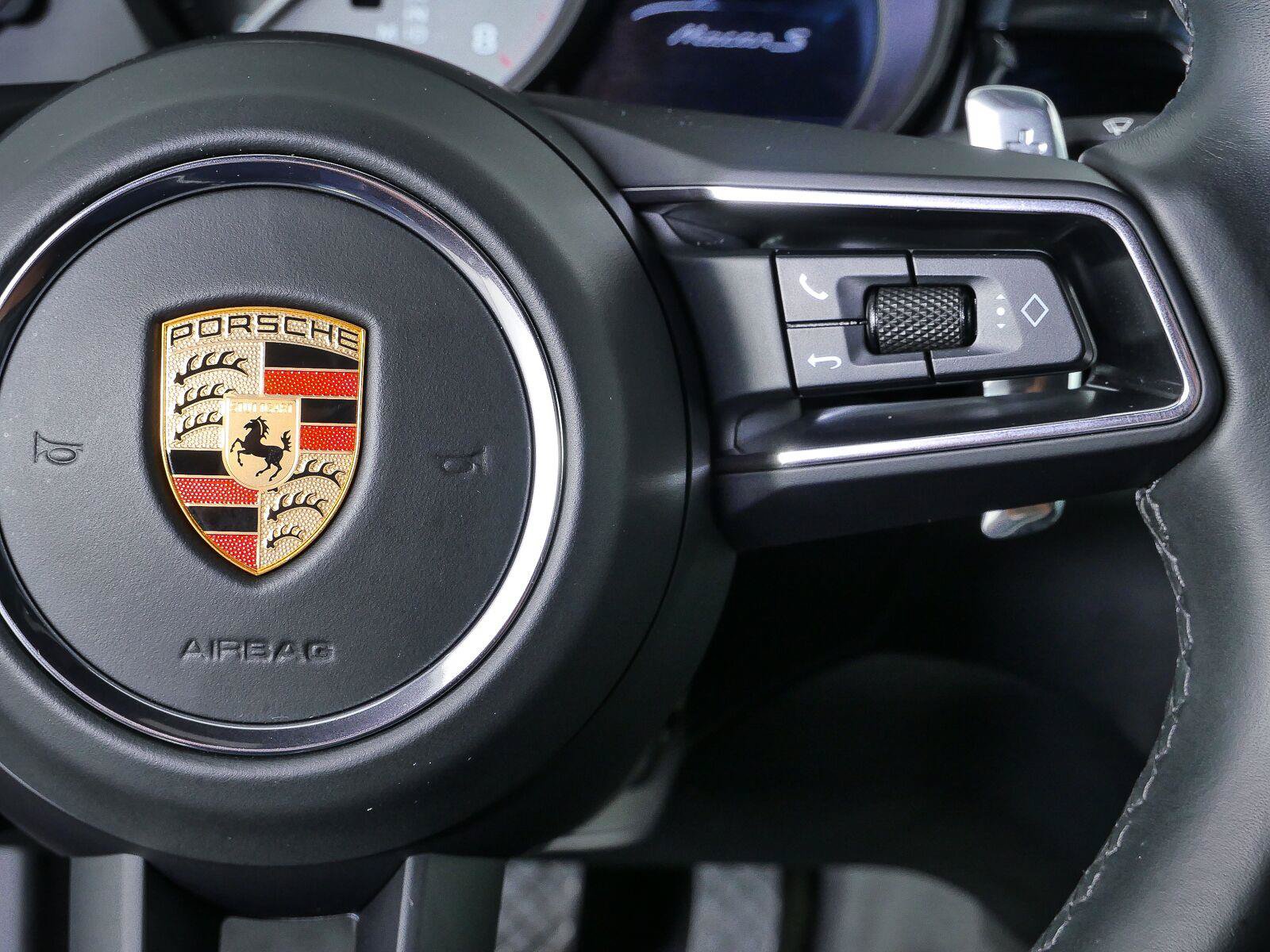 Certified 2023 Porsche Macan S AWD/4WD image 12