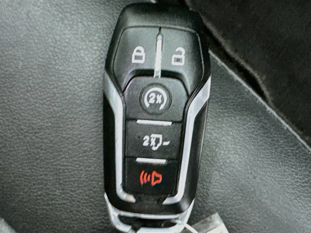Used 2016 Ford Fusion SE w/ Equipment Group 202A AWD/4WD image 38