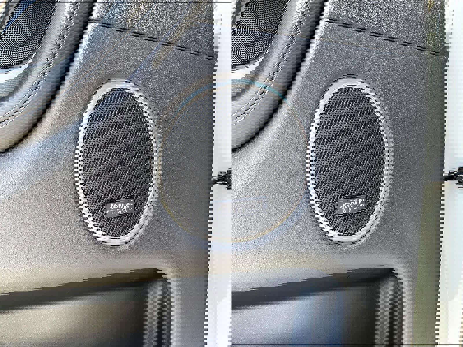 Used 2025 Land Rover Discovery Sport Dynamic SE image 34