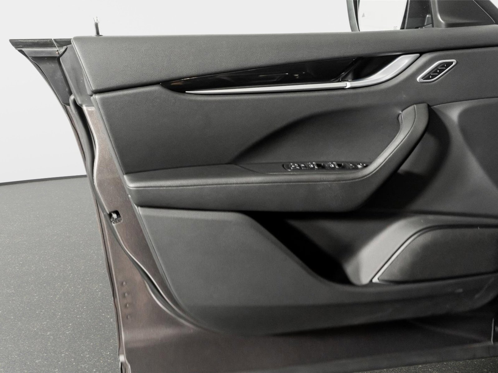 Used 2022 Maserati Levante GT image 47