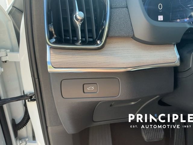 Certified 2025 Volvo XC90 B6 Plus AWD/4WD image 22