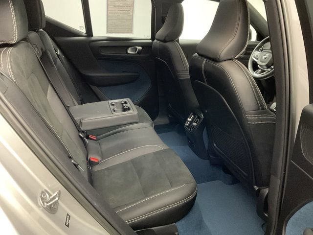 Used 2023 Volvo XC40 Recharge Ultimate image 24