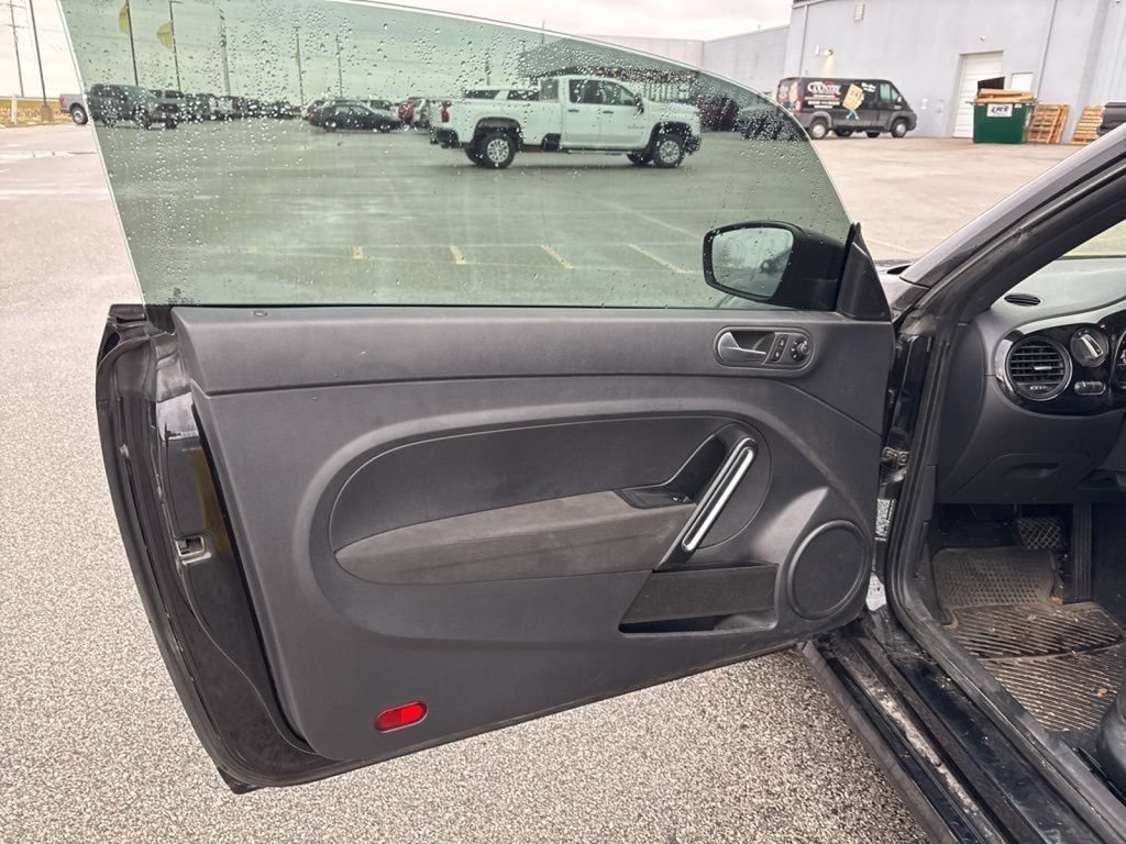 Used 2018 Volkswagen Beetle 2.0T S FWD image 39