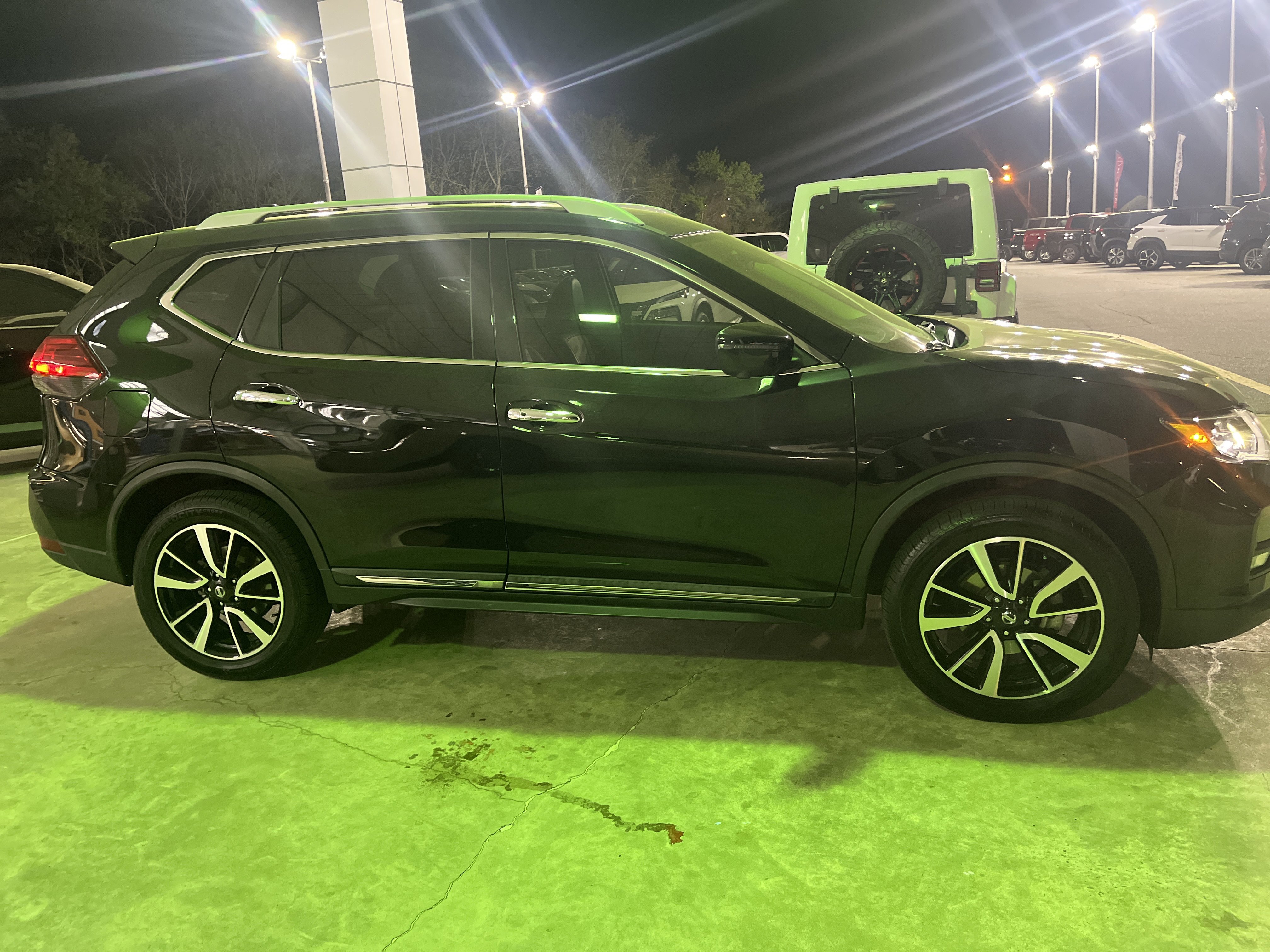 Used 2017 Nissan Rogue SL w/ SL Premium Package image 5