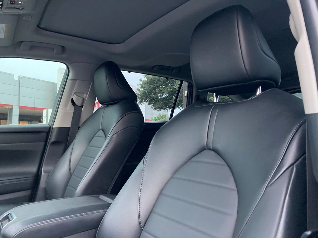 Certified 2024 Toyota Highlander XLE FWD image 10