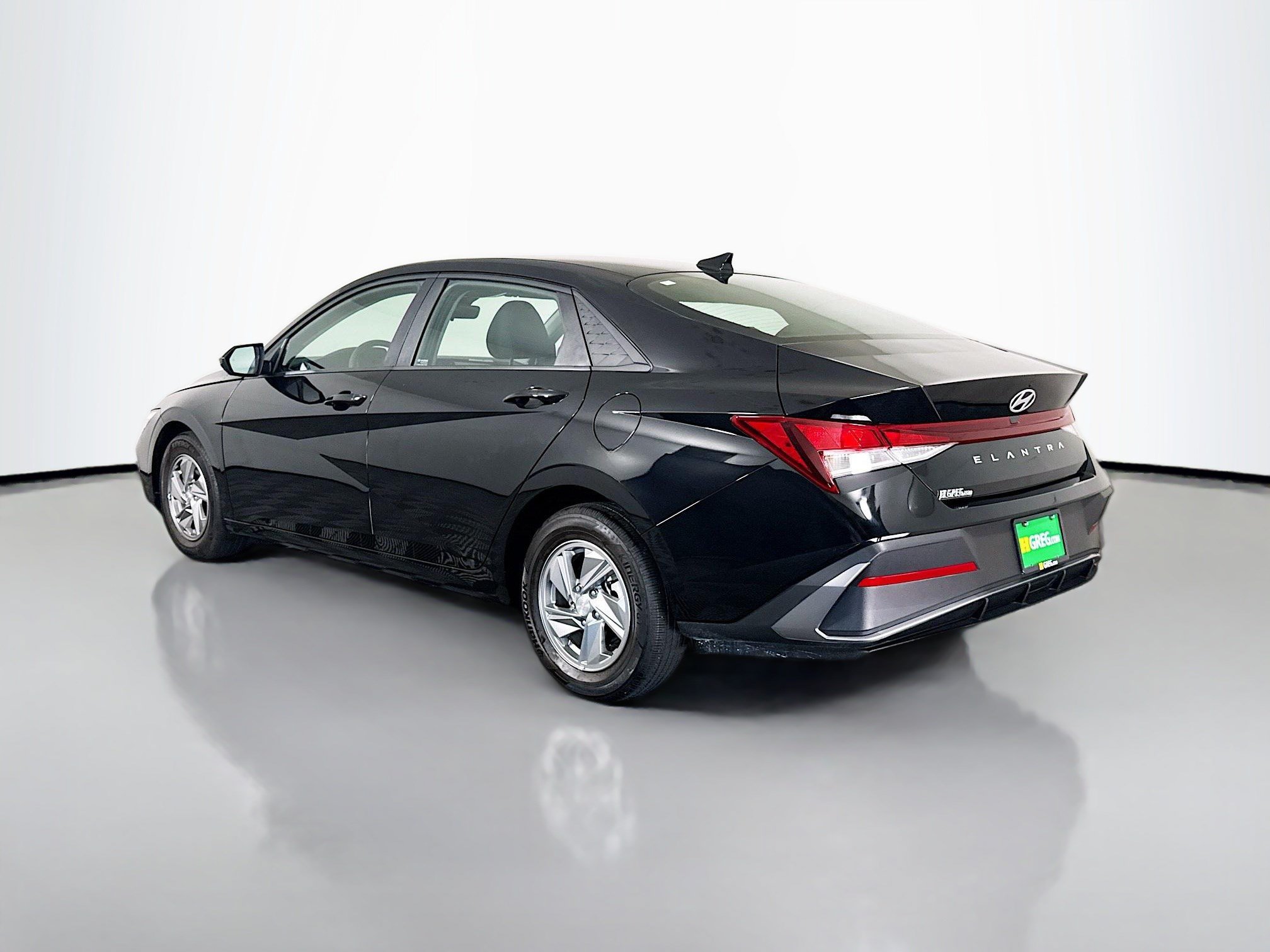 Used 2025 Hyundai Elantra SE FWD image 7