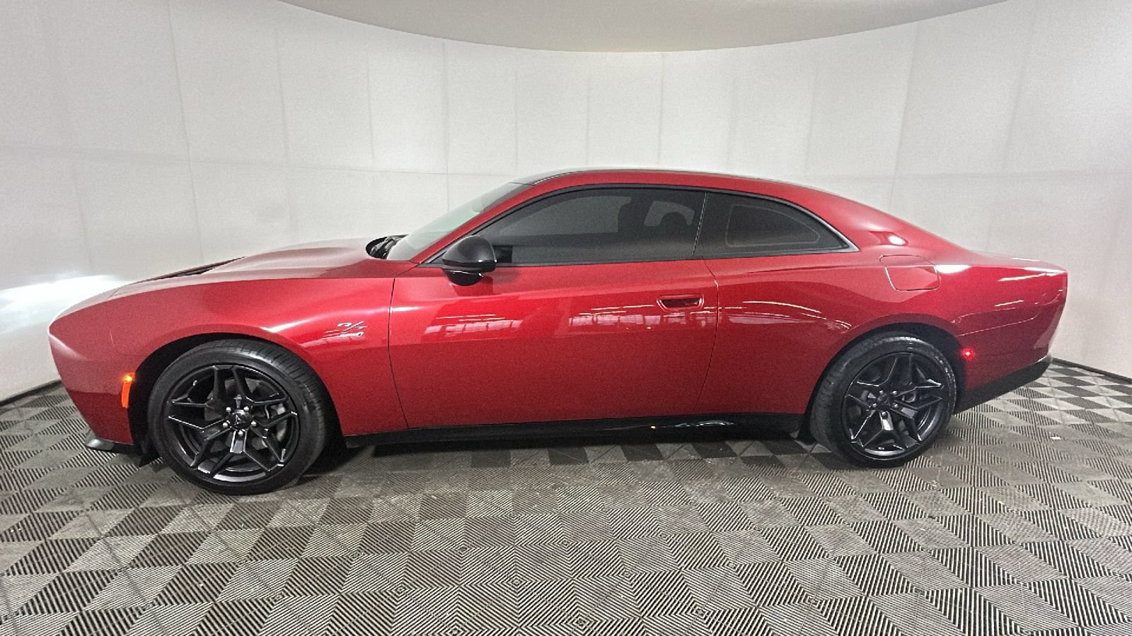 Used 2024 Dodge Charger Daytona R/T w/ Plus Group AWD/4WD image 7