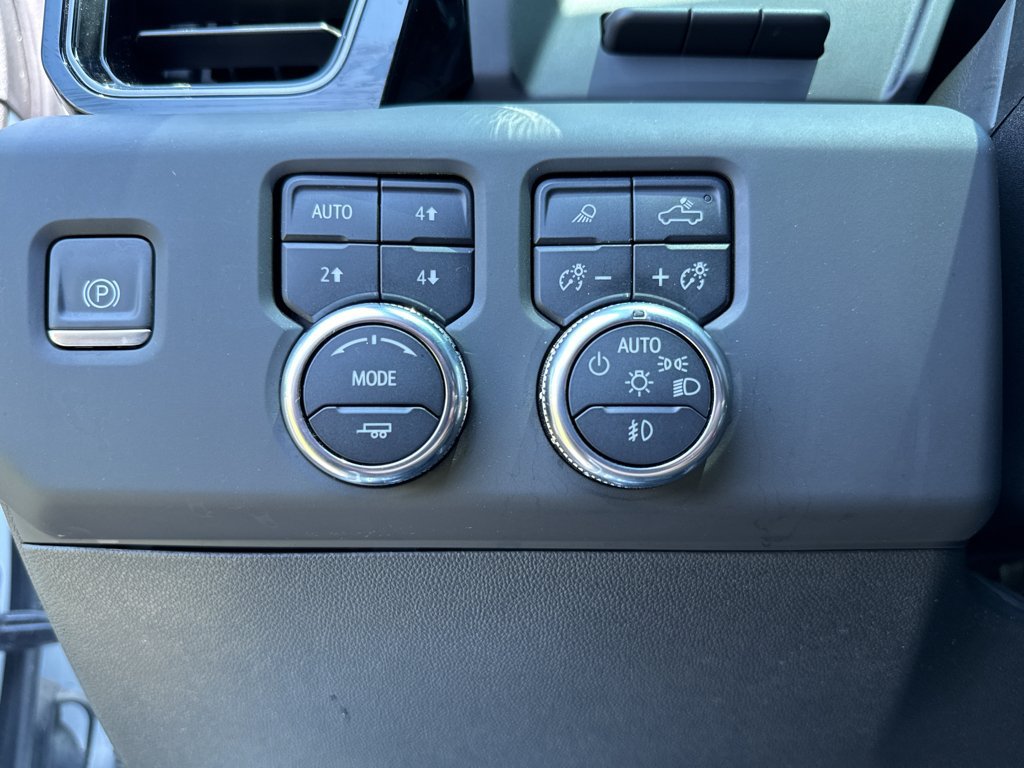 Used 2024 GMC Sierra 3500 AT4 w/ Technology Package AWD/4WD image 28