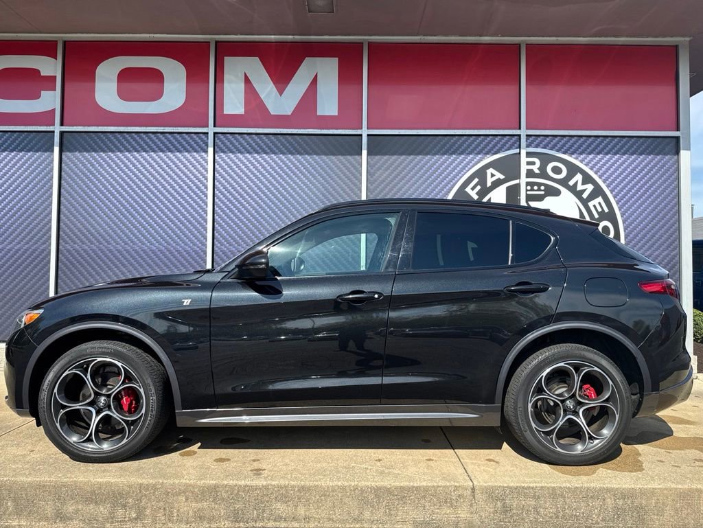 Used 2023 Alfa Romeo Stelvio Ti AWD/4WD image 21
