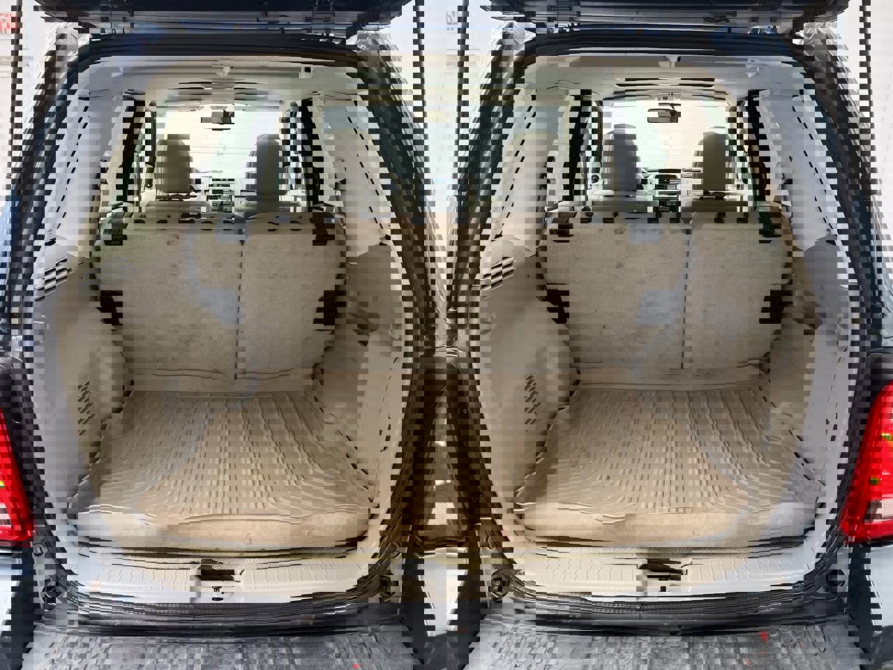 Used 2010 Ford Escape Limited image 26