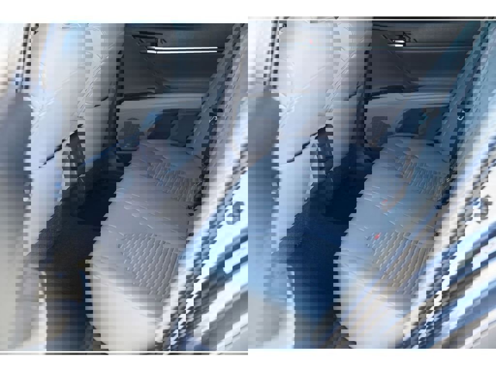 Used 2019 Toyota Camry SE w/ Convenience Package image 10