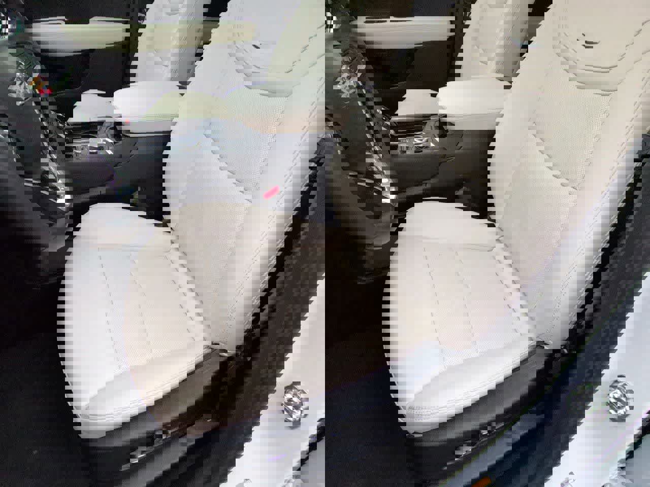 Used 2025 Cadillac XT6 Sport w/ LPO, Floor Liner Package image 16