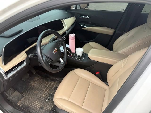 Used 2024 Cadillac XT4 Premium Luxury w/ Active Safety Package FWD image 9