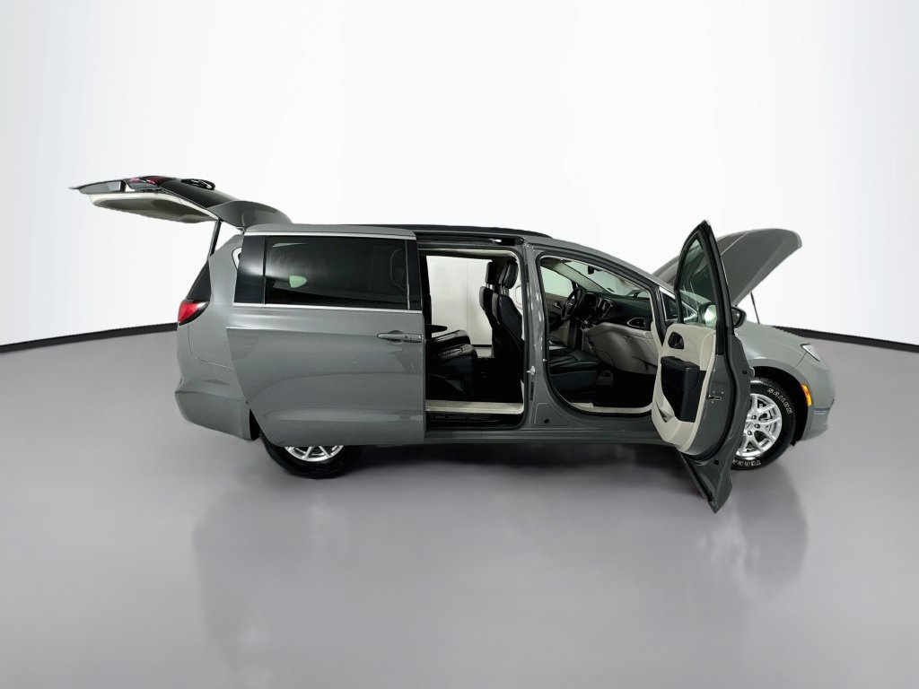 Used 2022 Chrysler Pacifica Touring-L FWD image 27