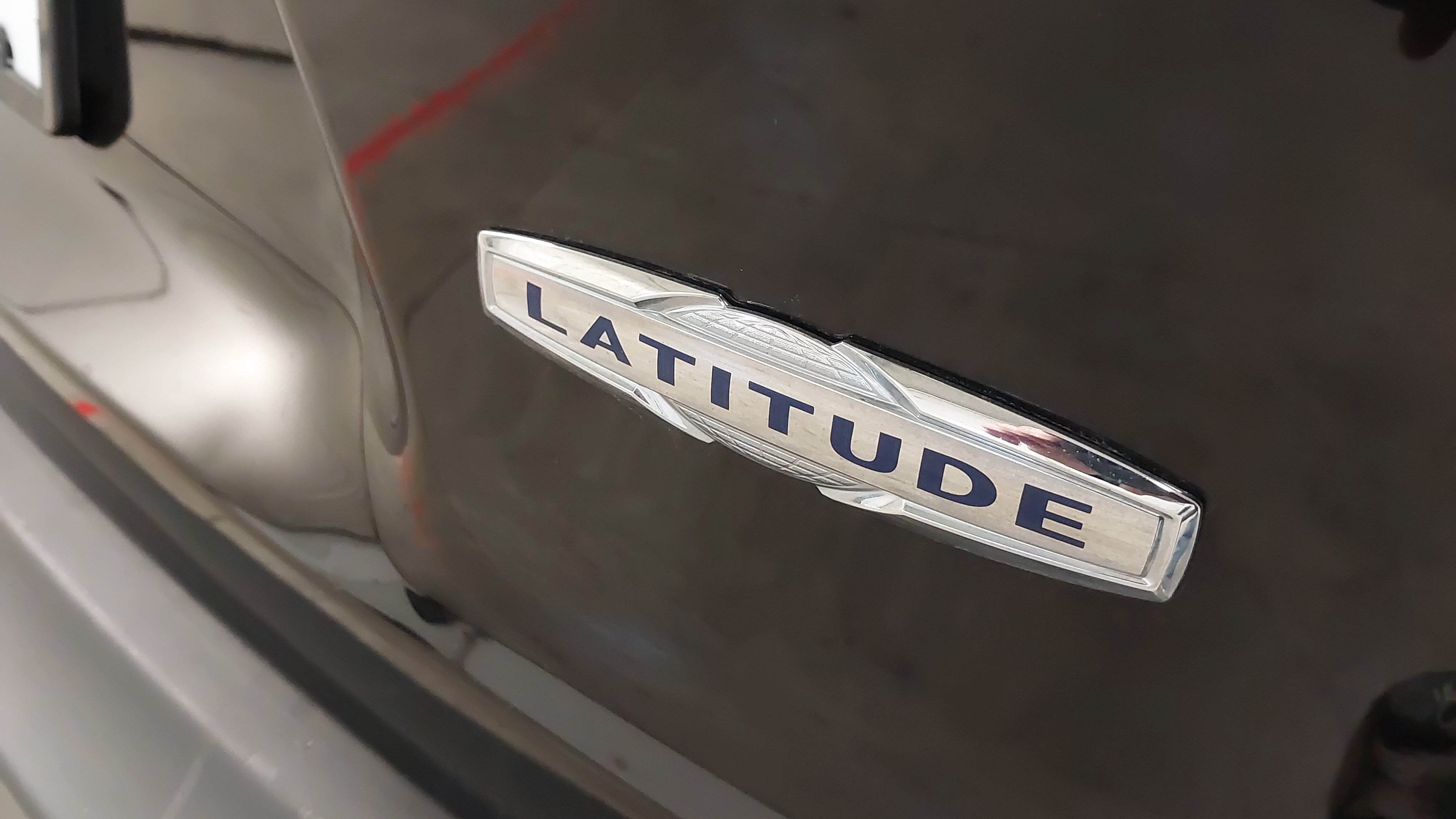 Used 2019 Jeep Cherokee Latitude w/ Cold Weather Group AWD/4WD image 33
