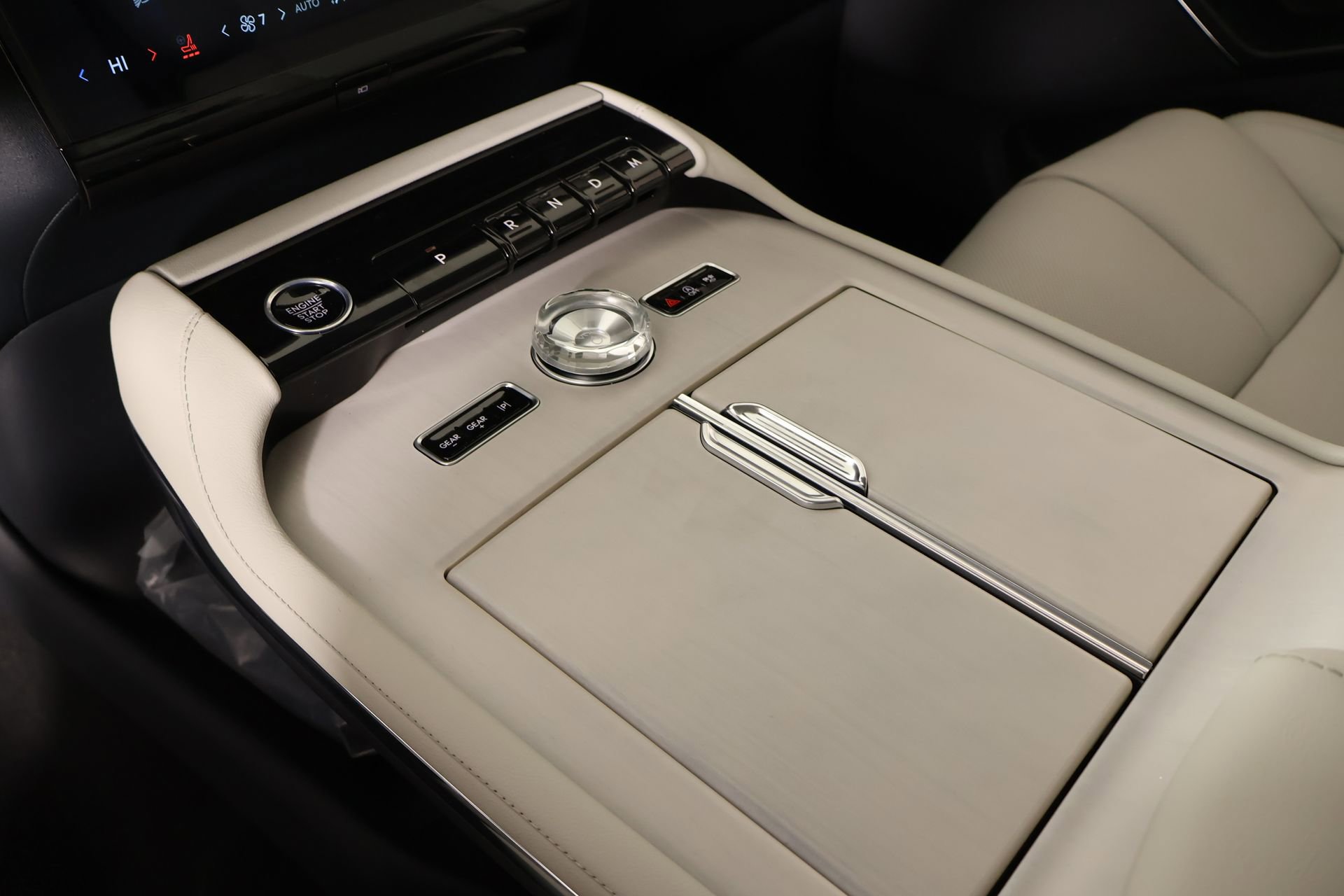 New 2026 Lincoln Navigator Premiere AWD/4WD image 9