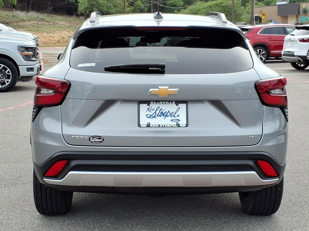 Used 2025 Chevrolet Trax LT w/ LT Convenience Package FWD image 9