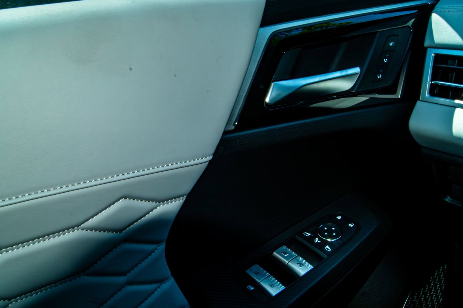 New 2025 Mitsubishi Outlander AWD image 21