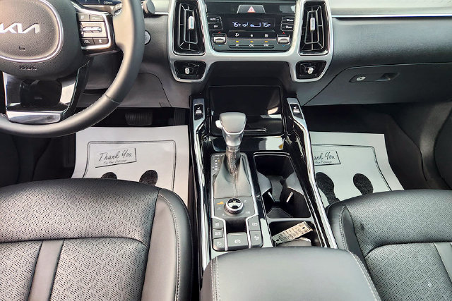 Used 2023 Kia Sorento SX AWD/4WD image 12