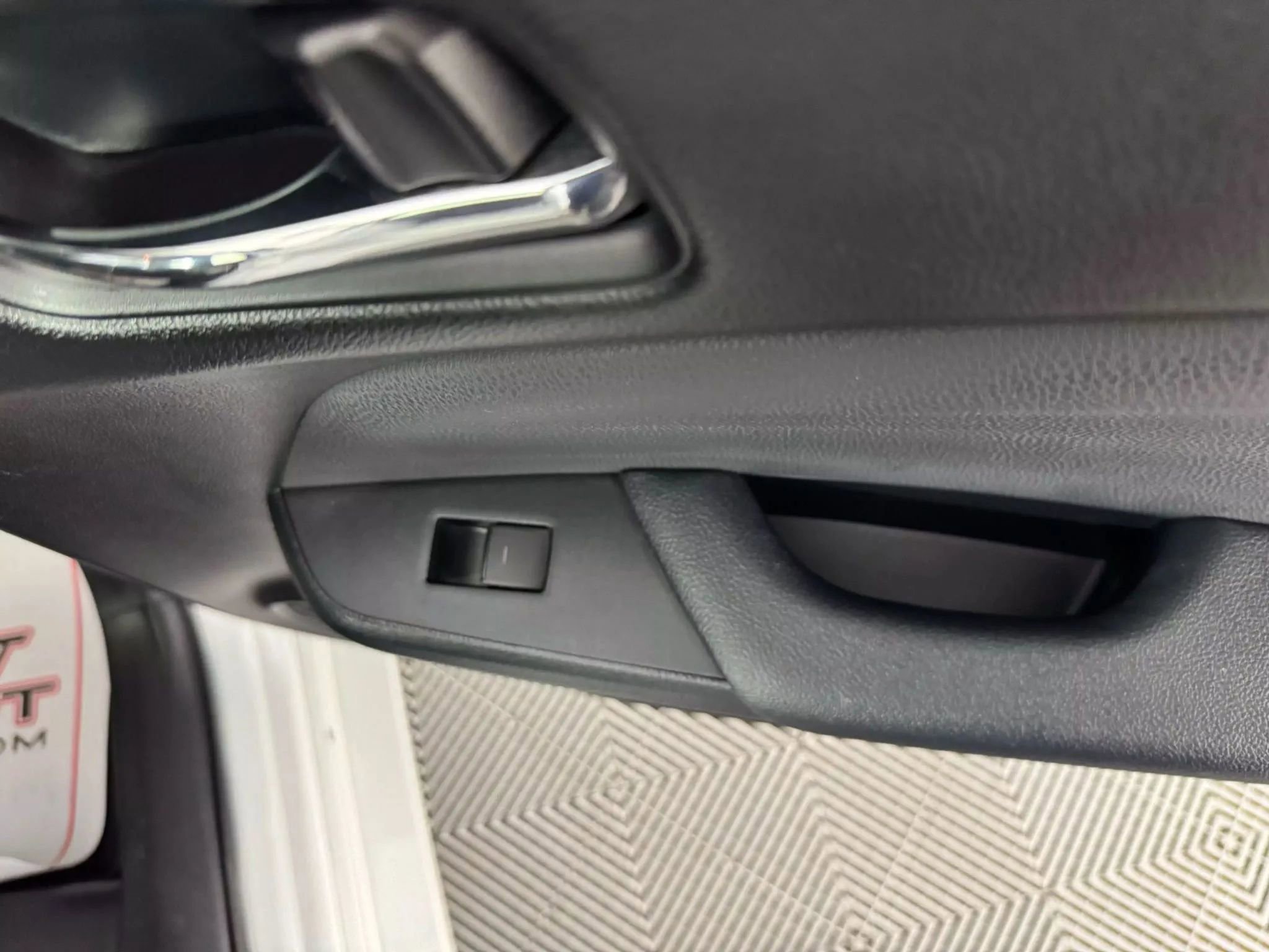 Used 2022 Toyota Prius LE FWD image 36