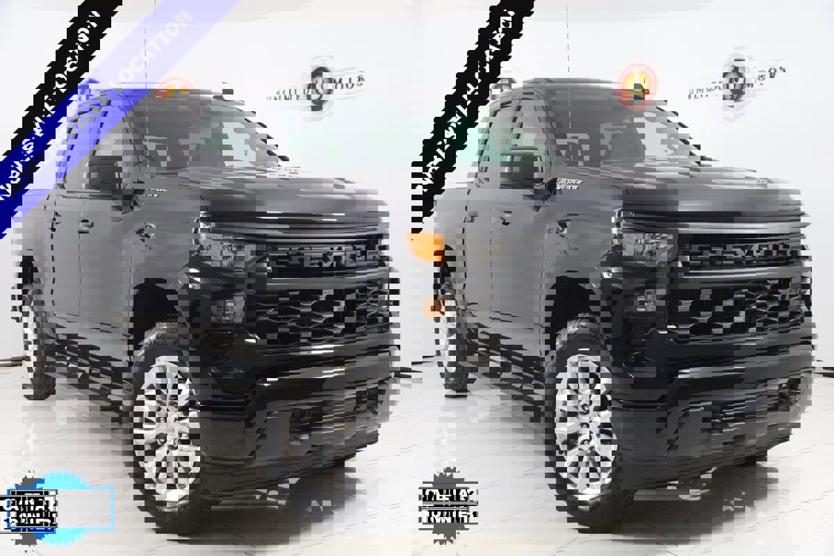 Used 2024 Chevrolet Silverado 1500 Custom image 1