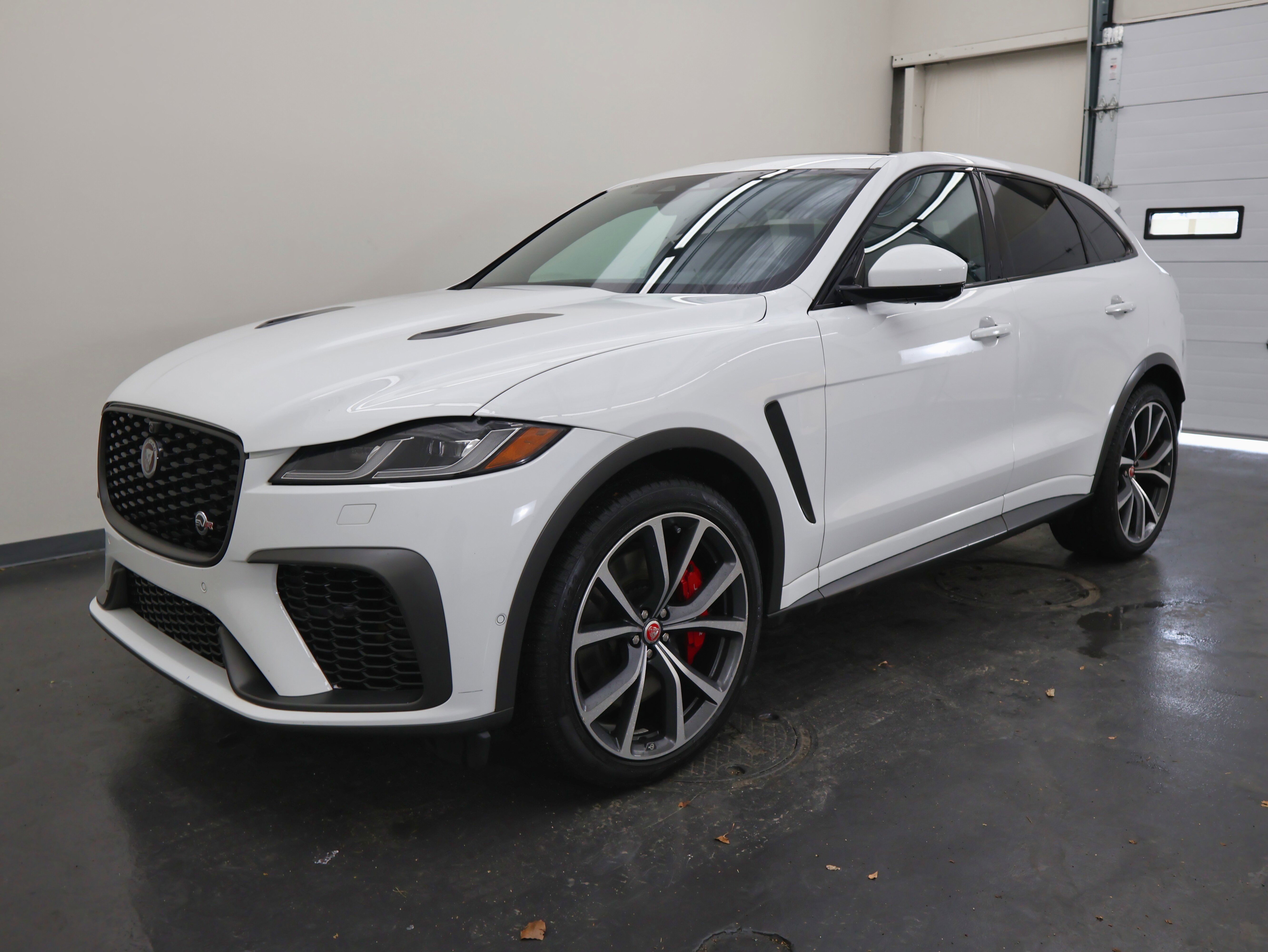 Used 2021 Jaguar F-PACE SVR image 7