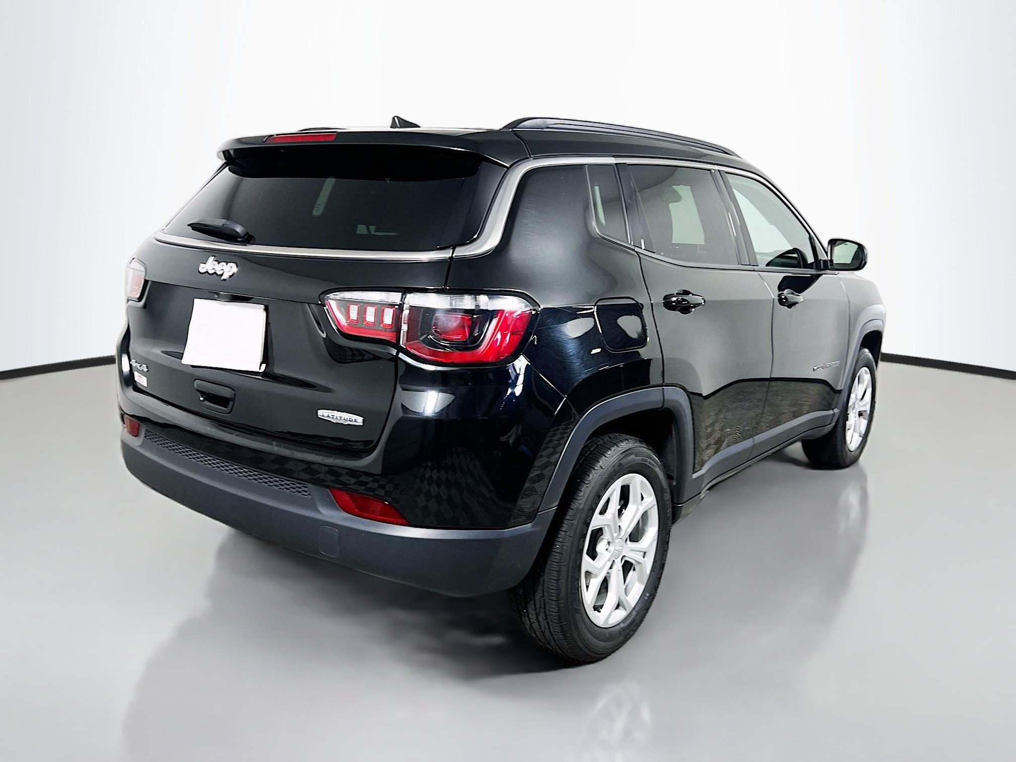 Used 2024 Jeep Compass Latitude AWD/4WD image 4
