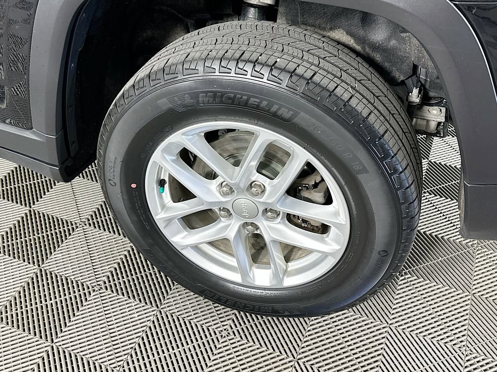 Certified 2023 Jeep Grand Cherokee Laredo AWD/4WD image 40