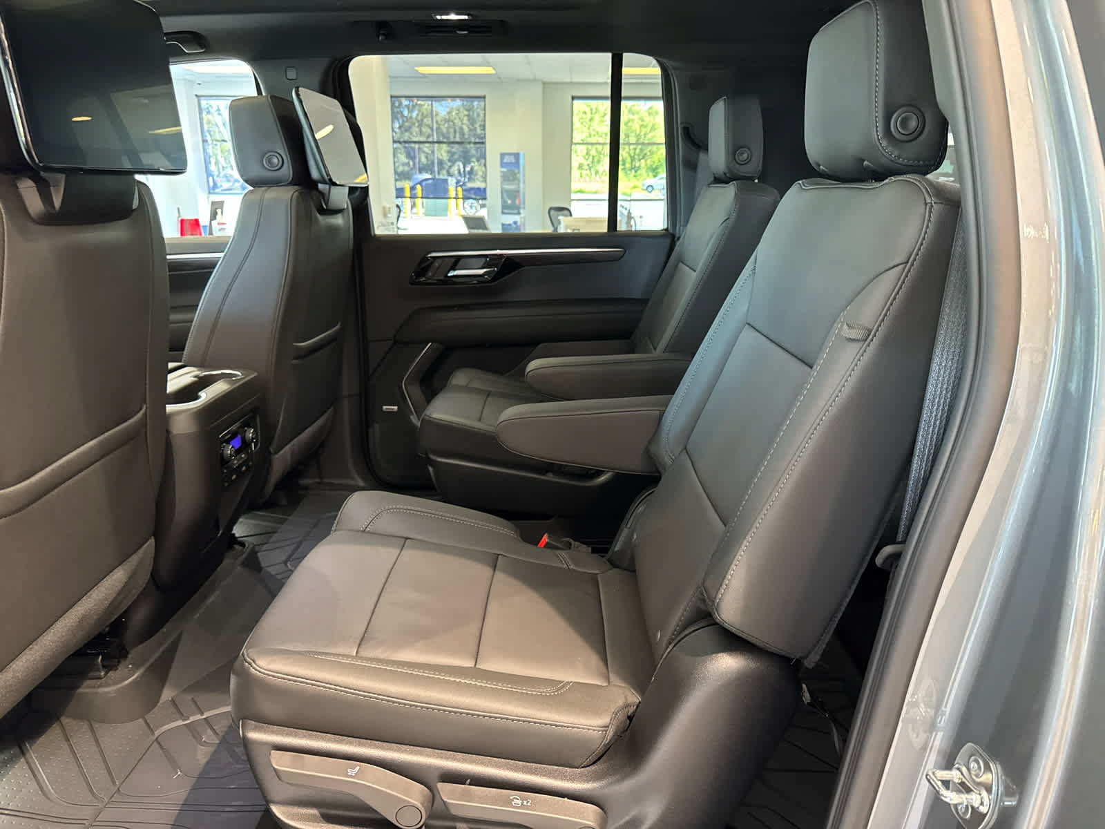 New 2026 Chevrolet Suburban Z71 w/ Z71 Off-Road Package AWD/4WD image 21