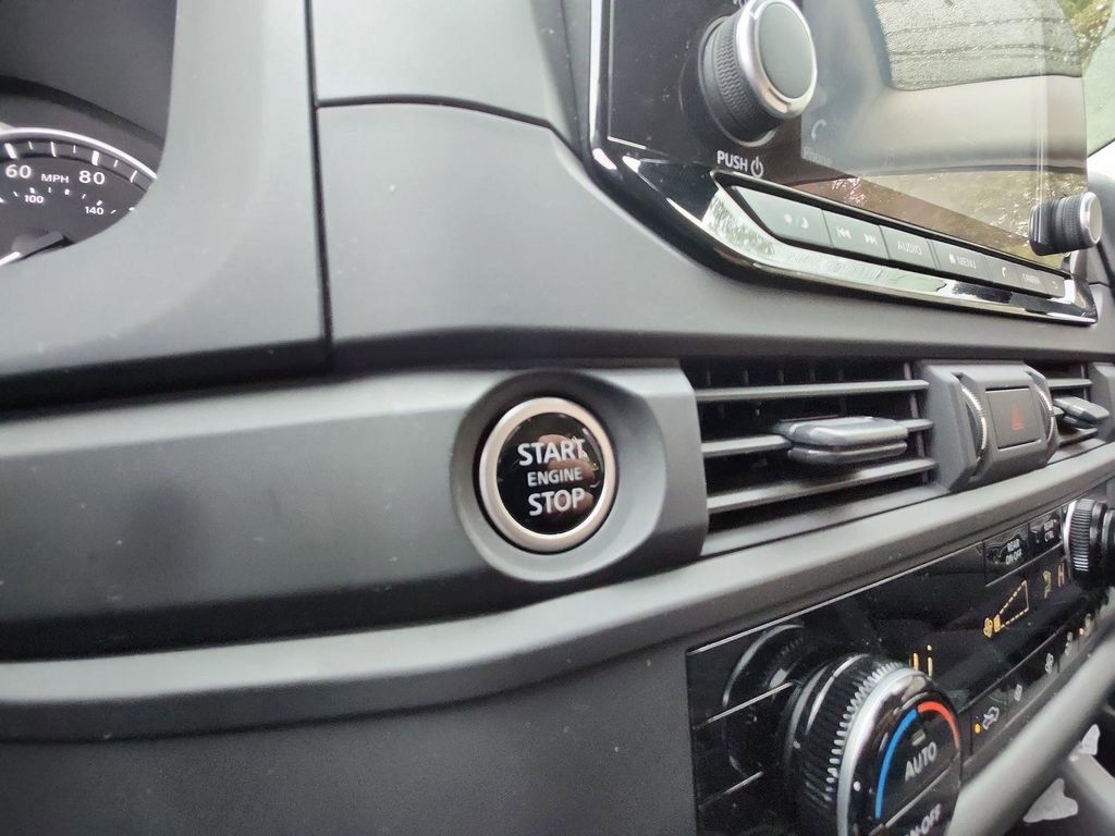 Used 2023 Nissan Pathfinder S image 30