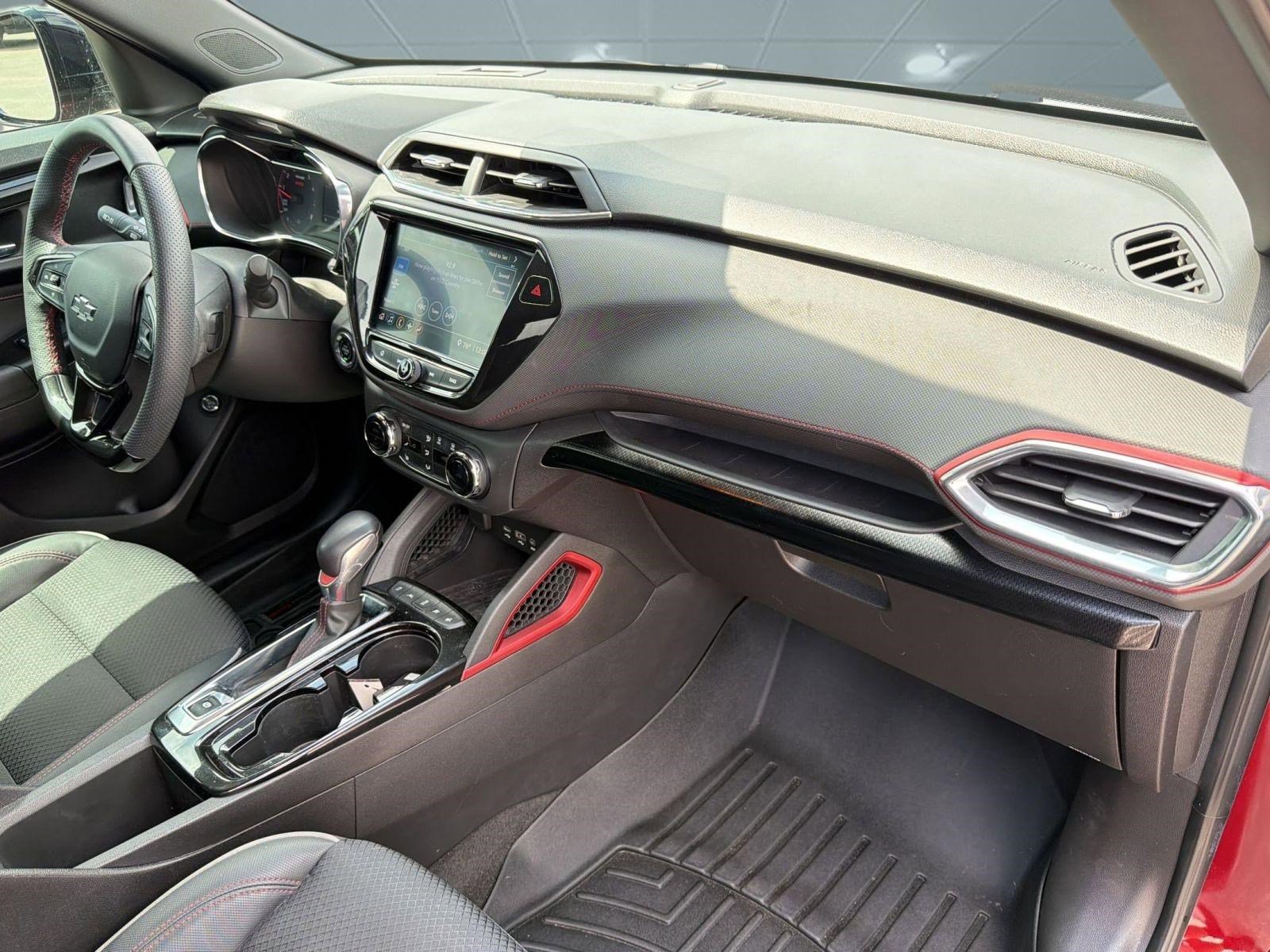 Used 2023 Chevrolet TrailBlazer RS w/ Sun and Liftgate Package FWD image 23