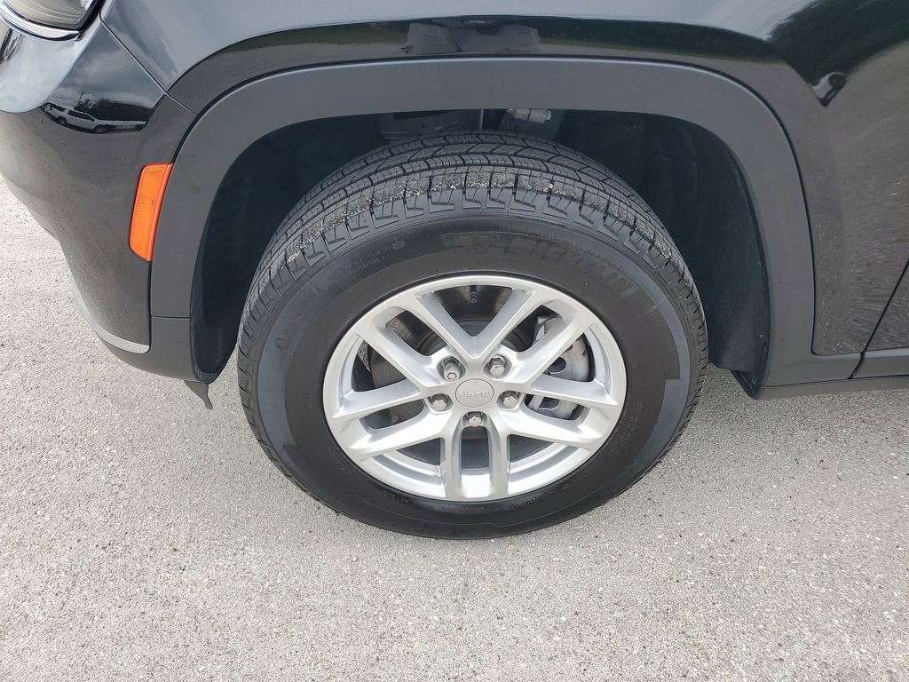 Used 2025 Jeep Grand Cherokee L Laredo w/ Luxury Tech Group I image 17