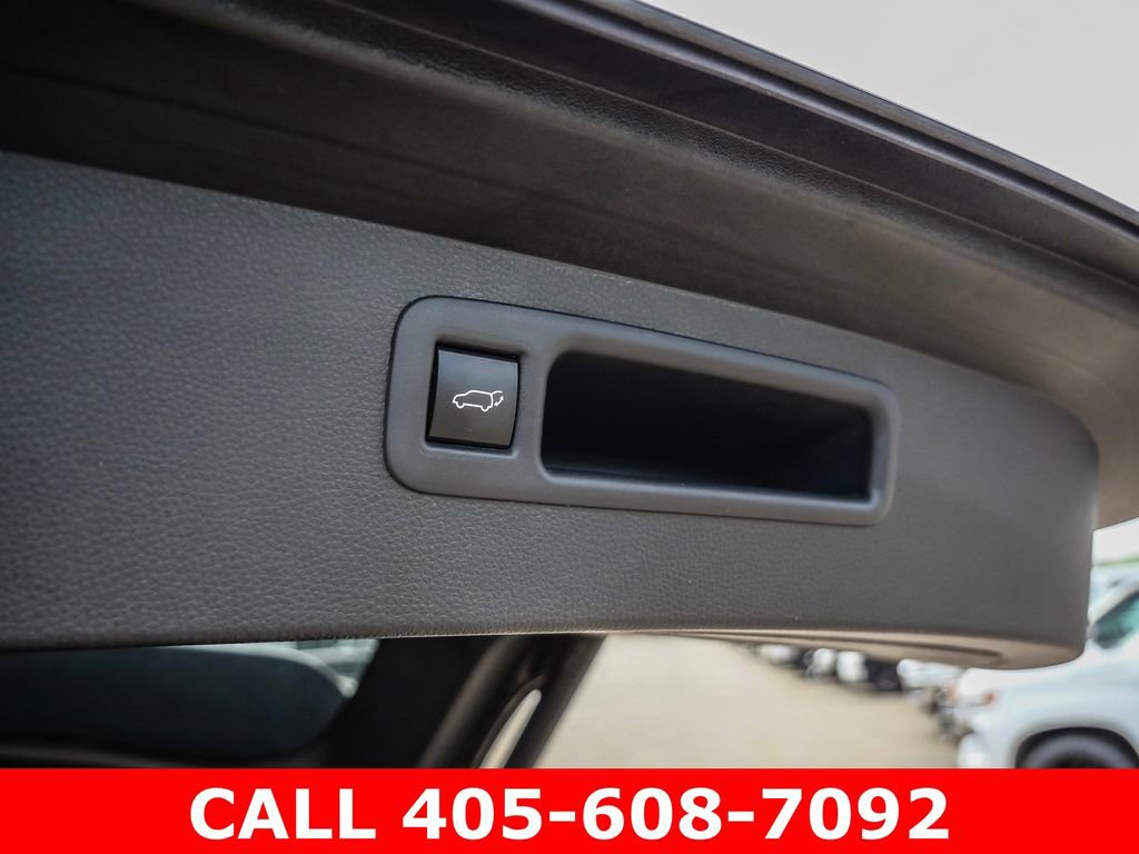 Used 2021 Toyota Highlander XLE AWD/4WD image 13