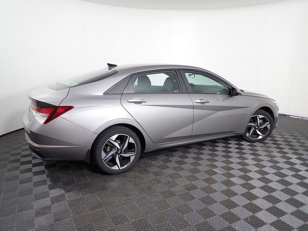 Used 2023 Hyundai Elantra SEL w/ Convenience Package FWD image 17