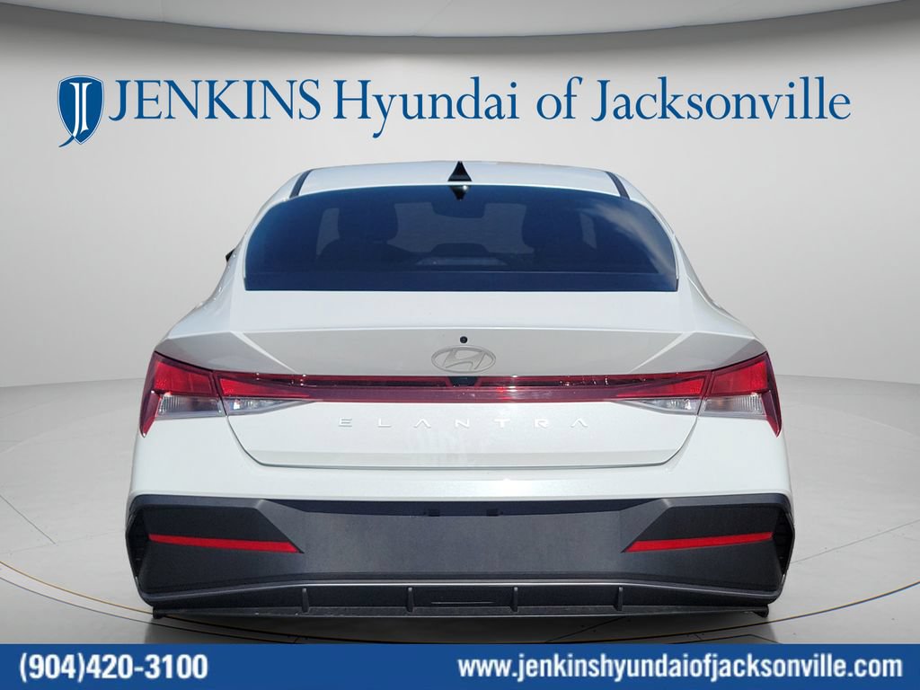Used 2024 Hyundai Elantra SEL FWD image 8