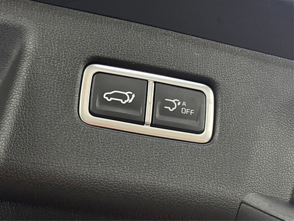 Certified 2025 Kia Sorento EX w/ Panoramic Sunroof Package image 13