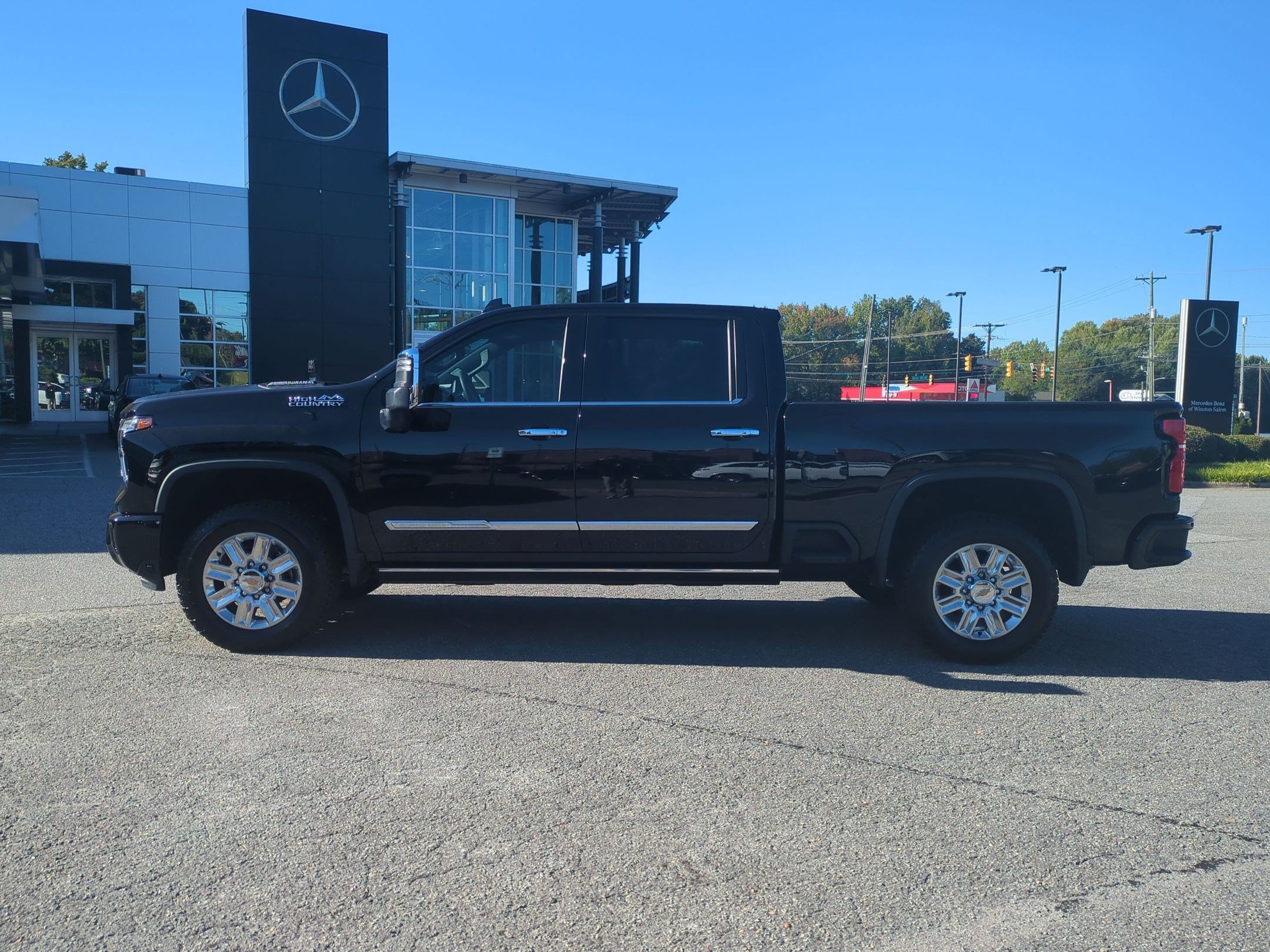 Used 2024 Chevrolet Silverado 2500 High Country w/ High Country Premium Package AWD/4WD image 6