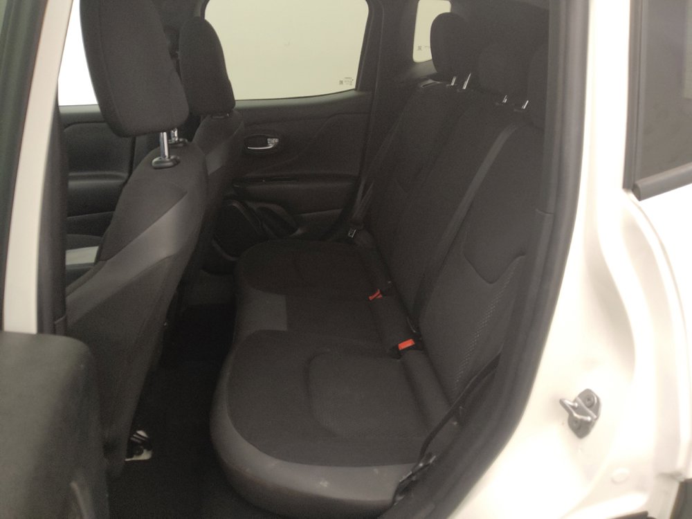 Used 2020 Jeep Renegade Altitude FWD image 18