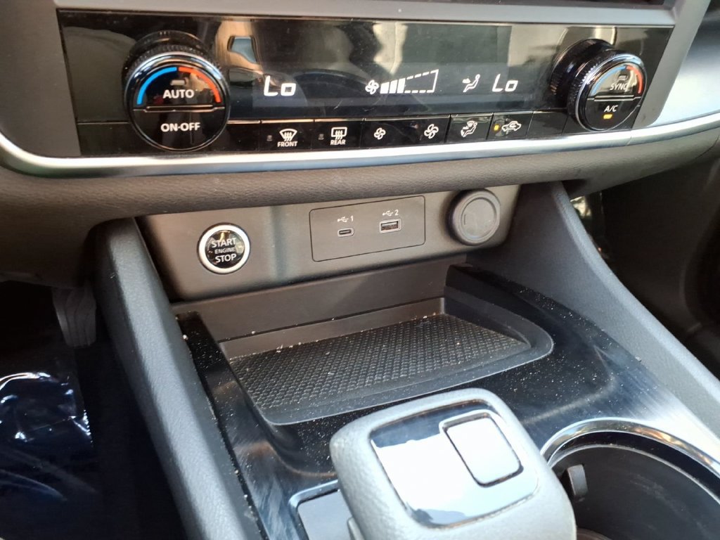 Certified 2023 Nissan Rogue SV FWD image 24
