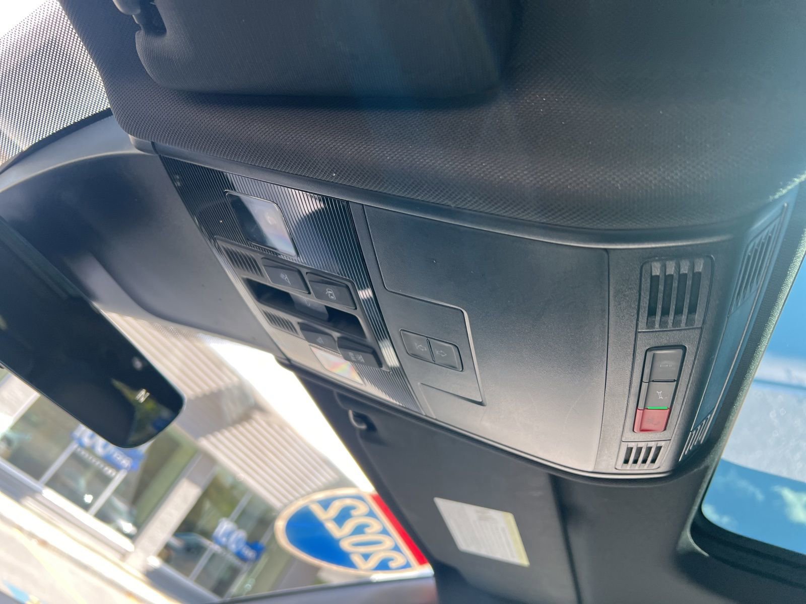 Used 2022 Volkswagen Tiguan SEL R-Line image 34