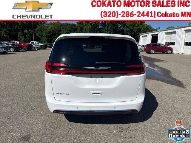 Used 2024 Chrysler Pacifica Touring-L FWD image 6
