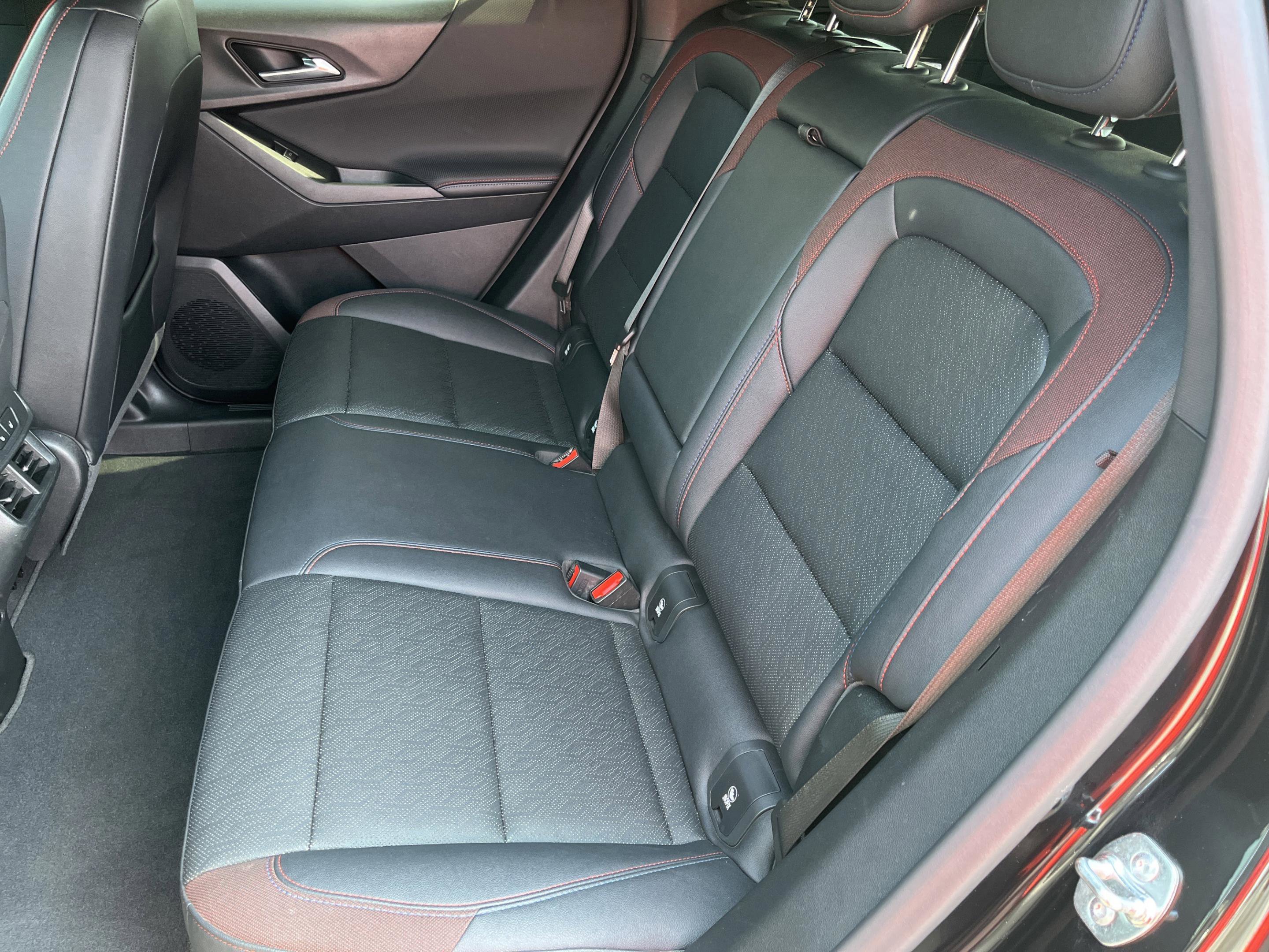 Used 2025 Chevrolet Equinox RS w/ Safety and Technology Package FWD image 13